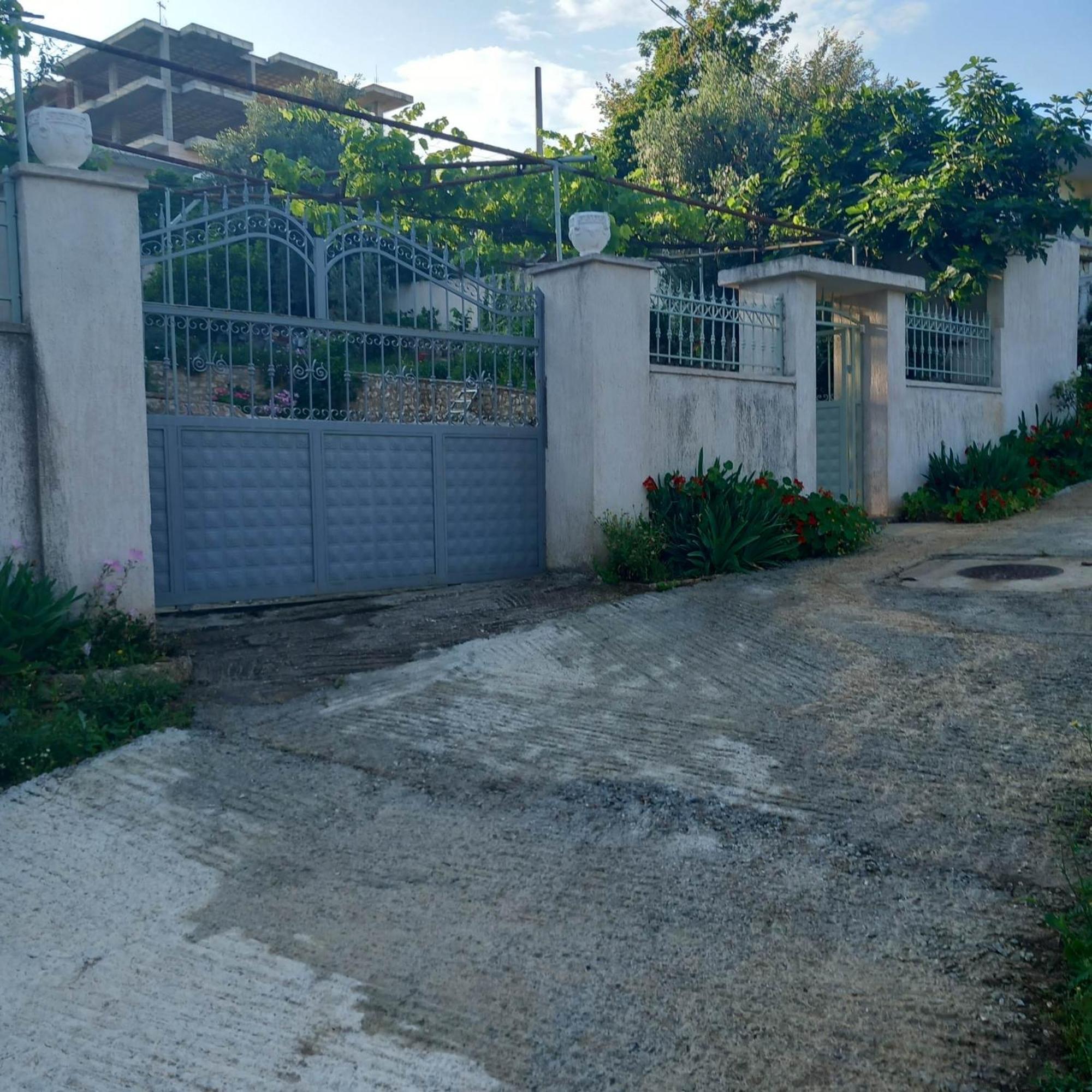 Sarsed Home, ซารานเดอ ภายนอก รูปภาพ